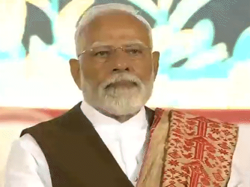 PM Modi will participate in Mega Jhumoir program in Assam | पीएम बोले- मैं असम-पूर्वोत्तर की संस्कृति का ब्रांड एंबेसडर: पहले यहां की उपेक्षा होती थी; गुवाहाटी में 8600 कलाकारों ने झुमोइर बिनंदिनी नृत्य किया