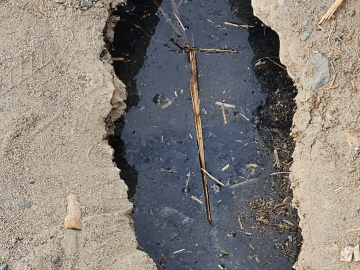 Pit formed near the divider in Mainpuri | मैनपुरी में डिवाइडर के पास ...