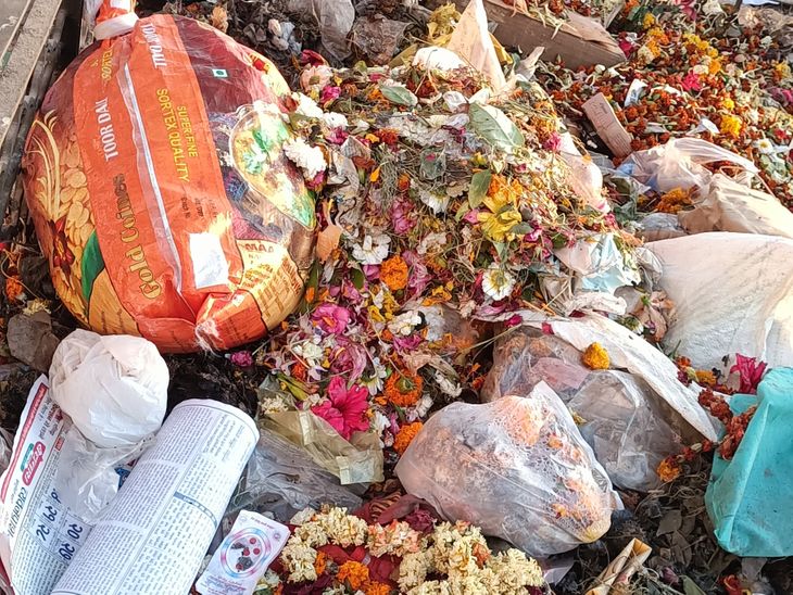 Garbage and dirt spread in many ponds including the monastery temple