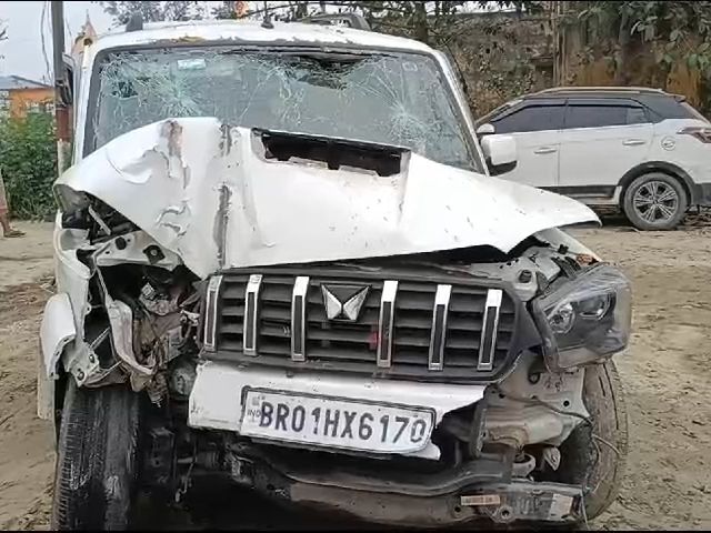 Scorpio of liquor smugglers collided with an electric pole | शराब ...