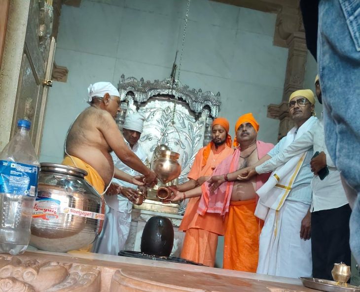 Singing on the 102nd birth anniversary of Vasudev Maharaj- Gurudev ...