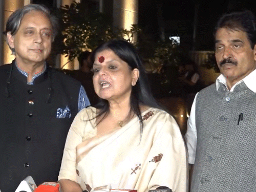 Shashi Tharoor Congress Controversy; Rahul Gandhi | Kerala Politics | केरल कांग्रेस की दिल्ली में 3 घंटे बैठक: केरल प्रभारी बोलीं- जो पार्टी के खिलाफ जाएगा उस पर एक्शन; बगल में खड़े थरूर मुस्कुराए