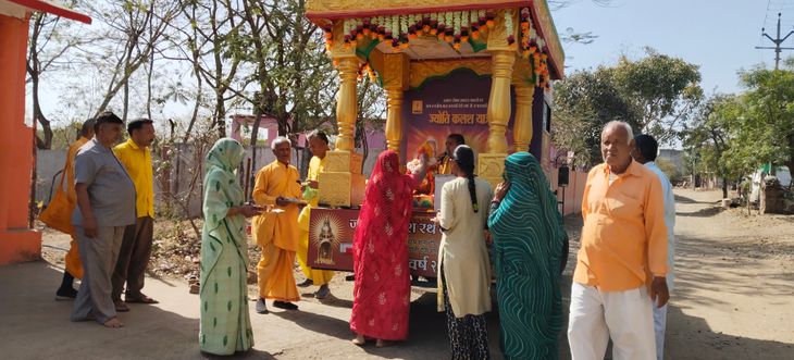 Jyoti Kalash Rath Yatra of Gayatri Parivar reached Sirolya | गायत्री ...