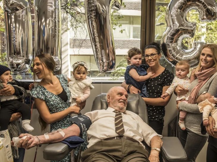 Australia Donor Hero James Harrison Death Update | Golden Arm | 24 लाख बच्चों की जान बचाने वाला नहीं रहा: 60 साल में 1100 बार ब्लड डोनेट किया, ‘गोल्डन आर्म’ के नाम से मशहूर हुए जेम्स हैरीसन