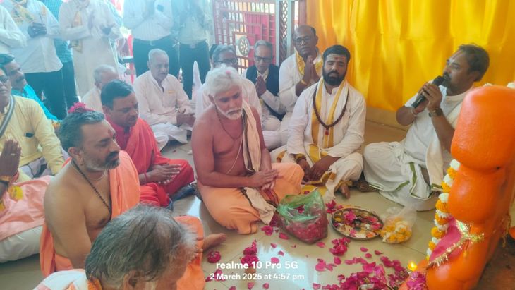 Worshiped as per rituals under the guidance of Acharya | आचार्यत्व में ...