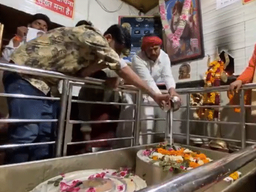 भारतीय टीम की जीत के लिए प्रशंसकों की पूजा: काशी में भगवान शिव का अभिषेक; चैंपियंस ट्रॉफी में भारत-ऑस्ट्रेलिया मैच आज