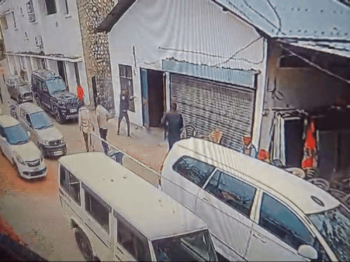 Himachal Bullets fired former MLA Bamber Thakur and PSO injured CCTV Video | हिमाचल में कांग्रेस के पूर्व MLA पर फायरिंग का VIDEO: होली खेलते समय 12 फायर किए, हमलावर गोलियां मारते CCTV में कैद – Himachal News