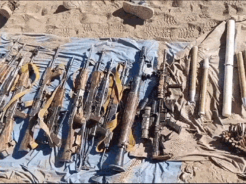 Pakistan Jaffar Express Train Hijack Videos; Balochistan|BLA Army | पाकिस्तान ट्रेन हाईजैक के VIDEO, PHOTOS: यात्रियों ने लड़ाकों के मारे जाने के बाद रिकॉर्ड किए, जगह-जगह पड़े शव और हथियार