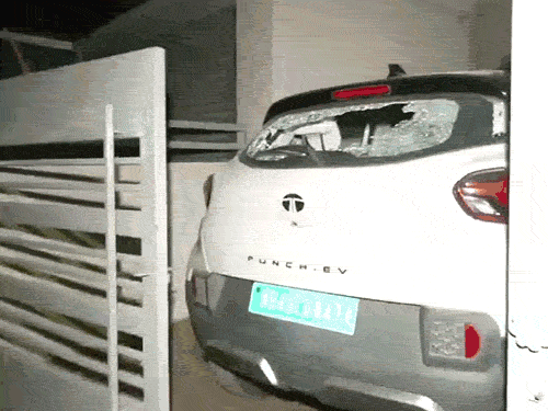 Violence between two groups in Nagpur, Maharashtra | औरंगजेब कब्र विवाद- नागपुर में पथराव-आगजनी: VHP ने औरंगजेब का पुतला फूंका, इसके बाद हिंसा; गाड़ियों में तोड़फोड; 4 लोग घायल