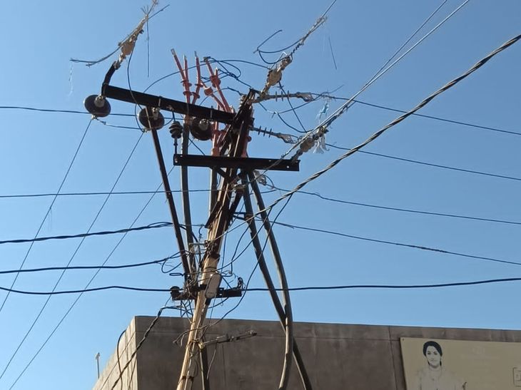 A dilapidated electric pole in Nokha poses a danger