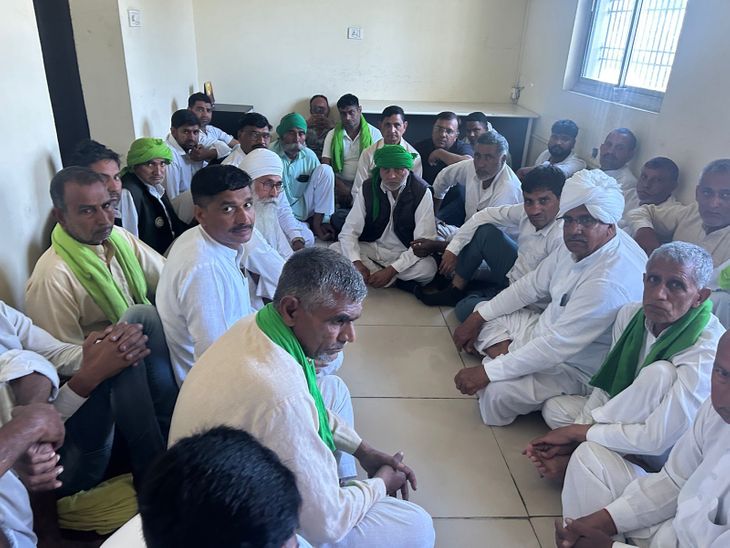 Hisar: Farmers Hold Strategy Meeting at Ramayan Toll Plaza Following ...