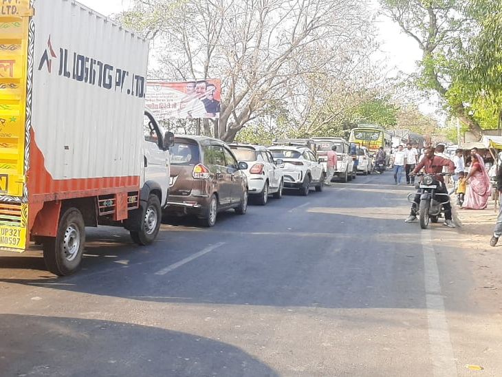 Crowd gathered in the market due to Eid shopping in Itwa
