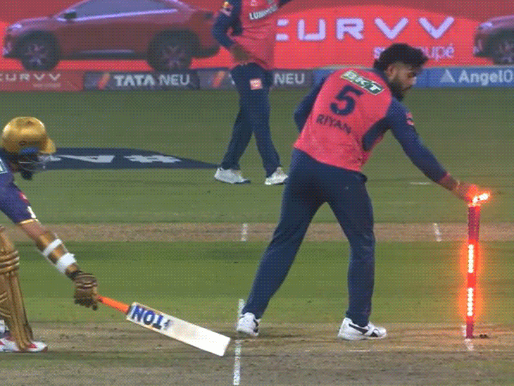 दर्शकों ने मैदान में प्रवेश किया, रयान के पैरों को छुआ: वेंकटेश ने हेटमियर पर कब्जा कर लिया, डी कॉक ने छह लगाकर खेल जीता; लम्हें