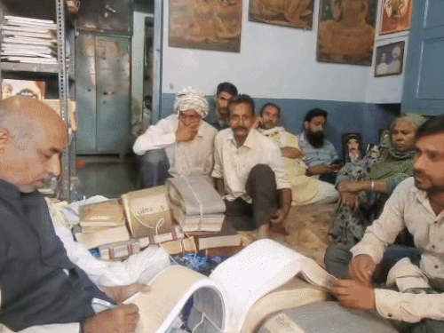 कुरुक्षेत्र चैत्र-चौदस मेले में लाखों श्रद्धालुओं ने पिंडदान किया:  सरस्वती तीर्थ में लगाई डुबकी, तर्पण कर मांगी पितरों की शांति, शाम को दीपदान होगा – Kurukshetra News