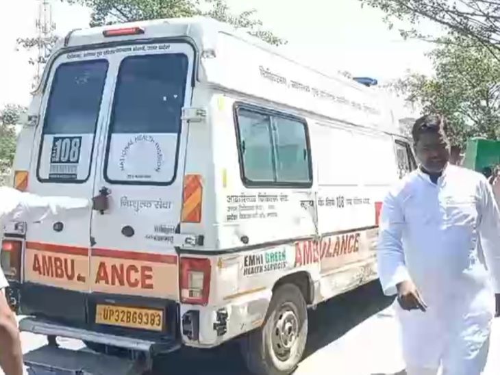 Maruti van and bike collide in Sitapur | सीतापुर में मारुति वैन और बाइक ...