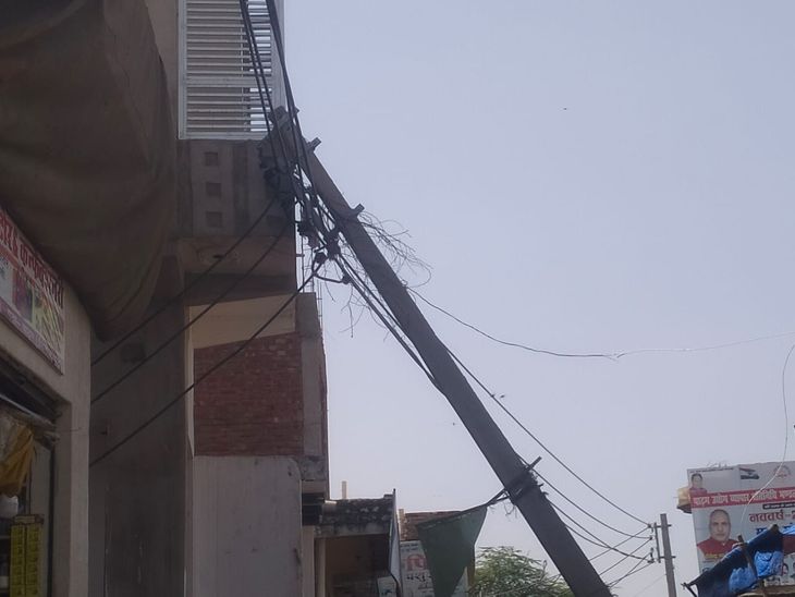 A dilapidated electric pole fell on a house in Jasrana