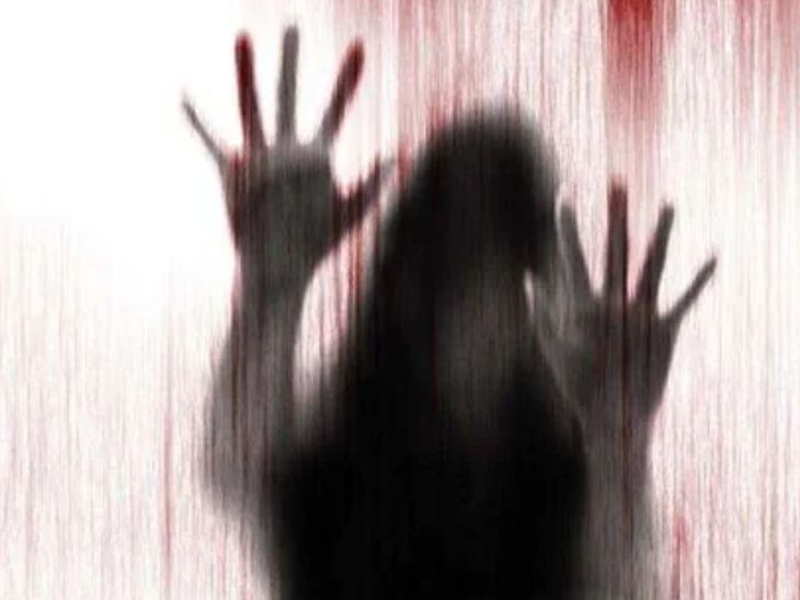 10 year old girl raped and then murdered in Maharashtra | महाराष्ट्र में बच्ची से रेप के बाद उसका गला काटा: शव को 6वीं मंजिल से नीचे फेंका; खिलौना देने के बहाने साथ ले गया था आरोपी, गिरफ्तार