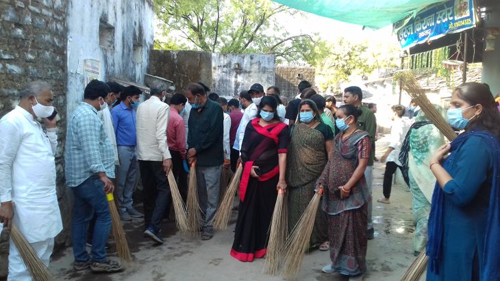 Cleanliness started in public awareness campaign | जनजागरूकता अभियान ...