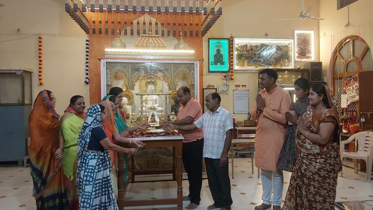 Lord Mahavir was rocked in a cradle