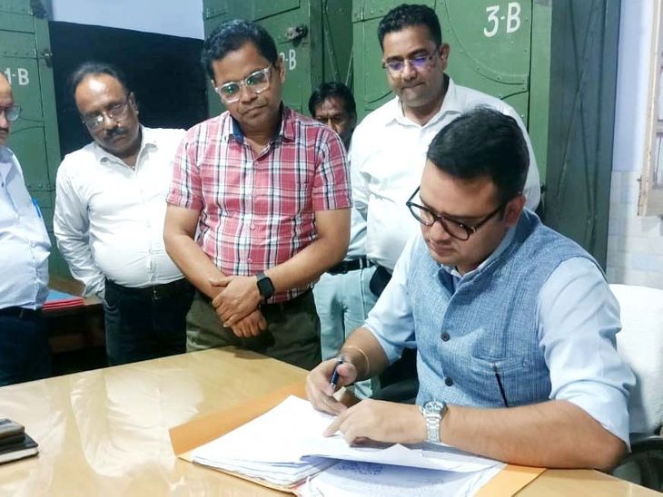 Badaun's new DM Avnish Kumar Rai took charge