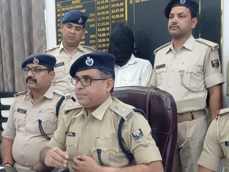 Accused of killing two police officers arrested