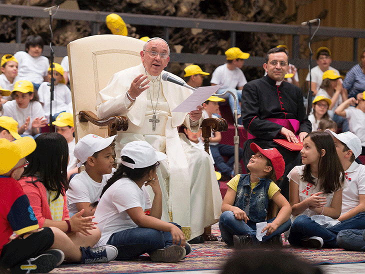 Pope Francis Interesting Facts | Vatican Catholic Church | जेल में महिलाओं के पैर धोए, साइकोलॉजी के टीचर बने: बच्चों के यौन शोषण पर माफी मांगी; पढ़ें पोप फ्रांसिस का पूरा सफर