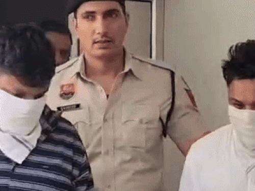 रोहतक में ठगी के 2 आरोपी काबू:दिल्ली के 3 कॉल सेंटरों से पकड़ा, क्रेडिट कार्ड की लिमिट बढ़ने का देते थे झांसा- INA NEWS