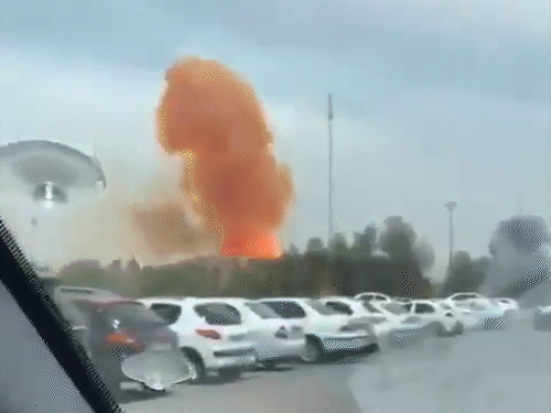 Iran Bandar Abbas Port Blast Video Update | Container Transport | ईरान के बंदर अब्बास पोर्ट पर धमाका, 406 लोग घायल: सिना कंटेनर यार्ड में हुआ विस्फोट, रेस्क्यू ऑपरेशन जारी