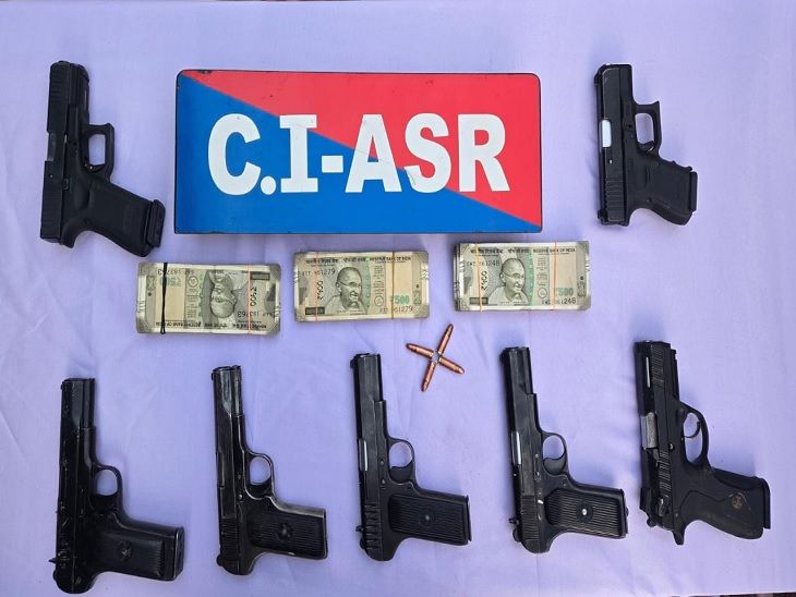 Amritsar Counter Intelligence Action ; Busts International Arms Smuggling Module | Link To Pakistan Australia | अमृतसर में अवैध हथियारों के साथ युवक गिरफ्तार: 7 पिस्तौल और कैश बरामद, ऑस्ट्रेलिया-पाकिस्तान नेटवर्क से लिंक, हवाला कनेक्शन भी सामने आया – Amritsar News