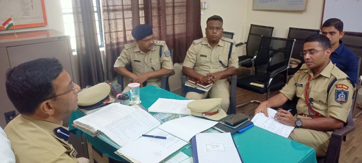 SSP Kishore Kaushal inspected Ghatshila police station and gave ...