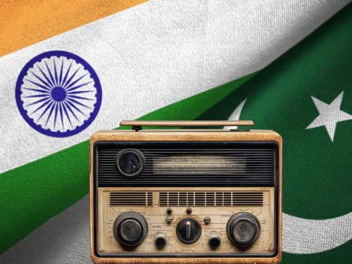 Pakistan Indian Songs Ban; PBA FM Radio | Pahalgam Terror Attack | पाकिस्तान ने FM पर भारतीय गानों पर लगाया बैन: PBA ने लिया फैसला, भारत ने पाक चैनल किए ब्लॉक, आतंकी हमले के बाद बढ़ा तनाव – Amritsar News
