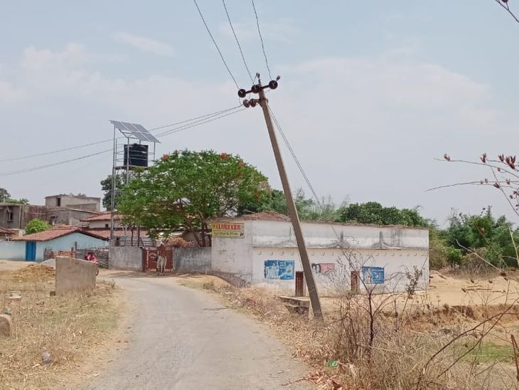 Tilted electric pole and hanging wires in Bijpur | बीजपुर में झुका ...