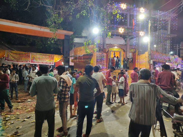 The first day of Jeth Maa is celebrated in Hanuman Fort Temple of Rudauli