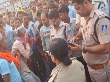 MP Bus Driver's Suicide: Family Accuses Owner of Harassment; Sidhi Road Blocked news image