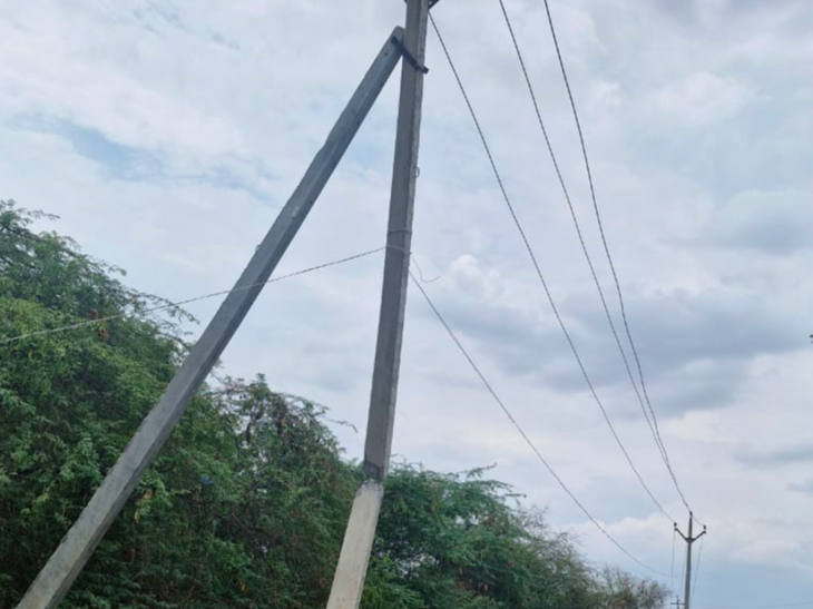 Image showcasing 11 KV pole broke, wires kept hanging; major accident
