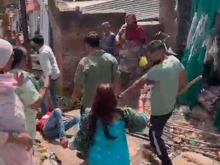 Gwalior Assault Shocks: MP Man Dragged, Beaten in Liquor Party Rage news image