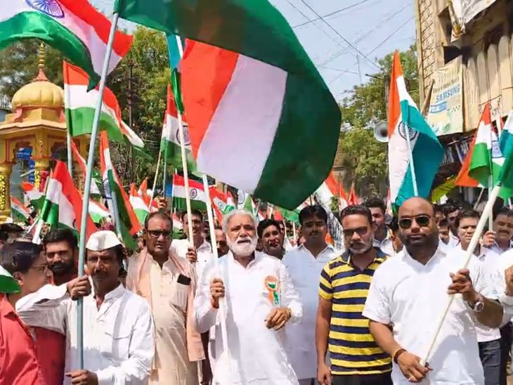 MP's Narsinghgarh Shows Patriotism: Thousands Rally Against Pahalgam Attack news image