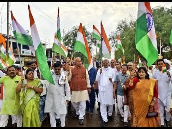 MP's Mauganj: Thousands Celebrate Army in Thrilling Tiranga Yatra! news image