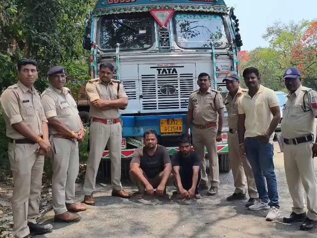 MP Police Busts Cow Smuggling Ring: 21 Cattle Rescued! news image