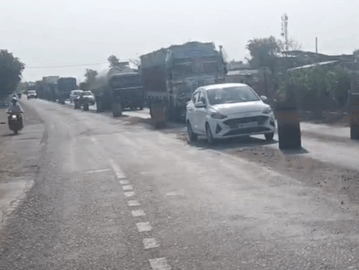 MP Tragedy: Shivpuri Road Rage After Fatal Bus Accident news image