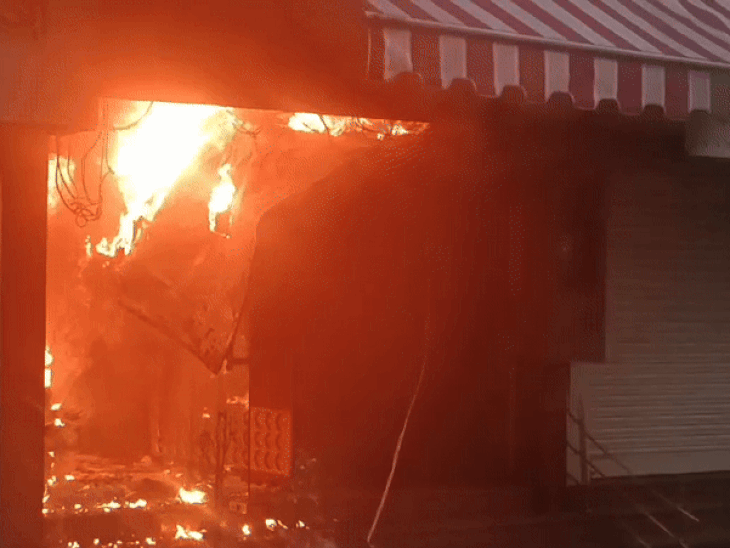 Bhopal Fire Inferno: Massive Blaze Engulfs Shops! news image