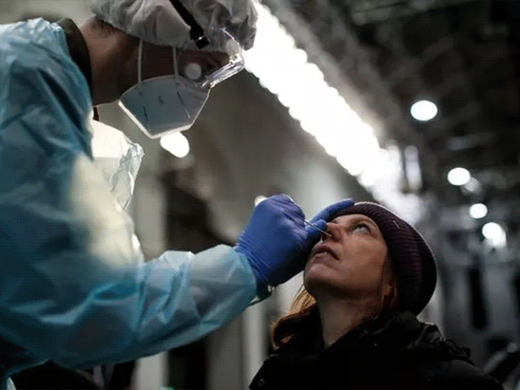 Image related to the recent spike in COVID-19 cases in Singapore and concerning death toll in Mumbai.  Health crisis, India news.