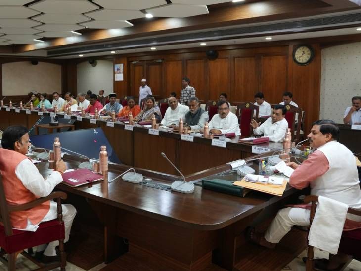 Madhya Pradesh cabinet announces new Pachmarhi development projects after a significant June 3rd meeting.  Tourism boost expected.