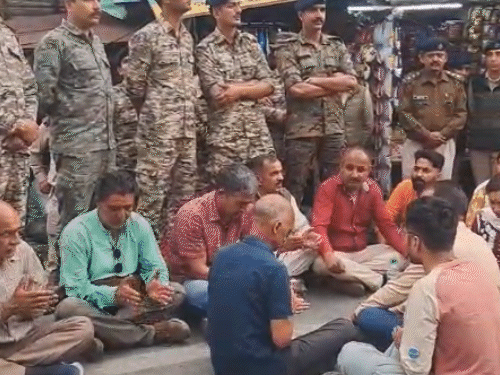 National Outrage: Hanuman Chalisa Recitation Protests Mosque news image