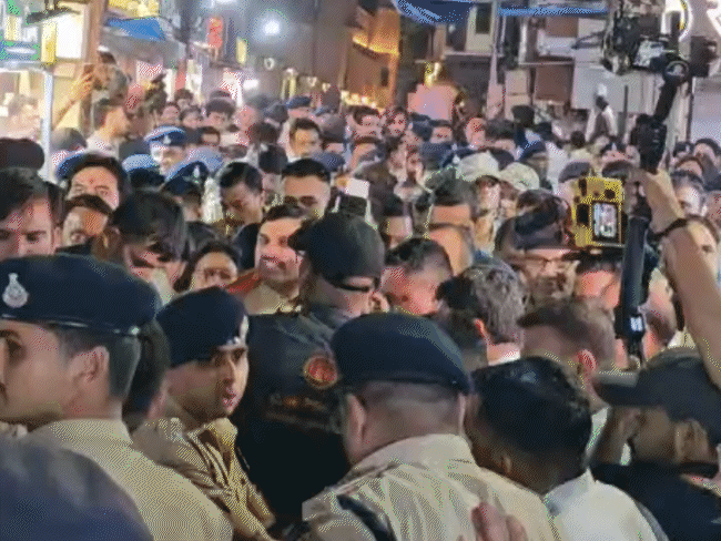 MP CM's Indore Visit: Cabinet Meets, Enjoys Street Food! news image