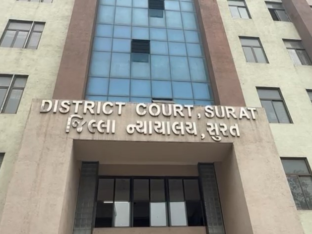 12 साल के लड़के की दीक्षा का मामला पहुंचा कोर्ट:सूरत में पिता ने बेटे की दीक्षा रुकवाने कोर्ट में याचिका लगाई, अलग-अलग रहते हैं पैरेंट्स