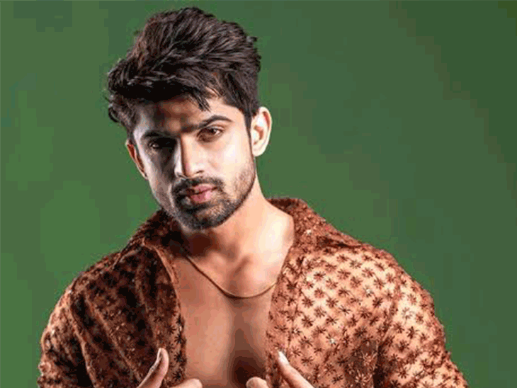 Bollywood SHOCKER: Mannara Chopra & Abhishek Kumar Unfollow Each Other! news image