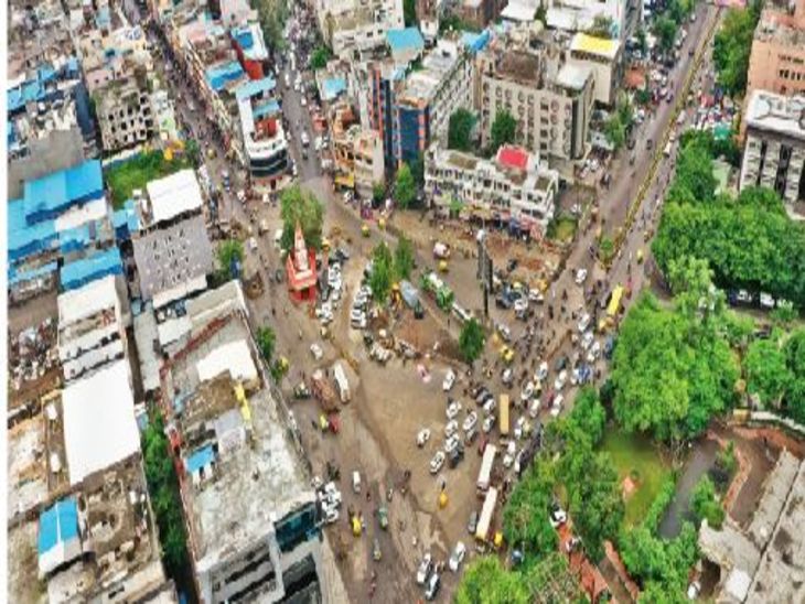 Indore Traffic Chaos: MP Govt's Metro, BRTS PromisesWhere's the Solution? news image