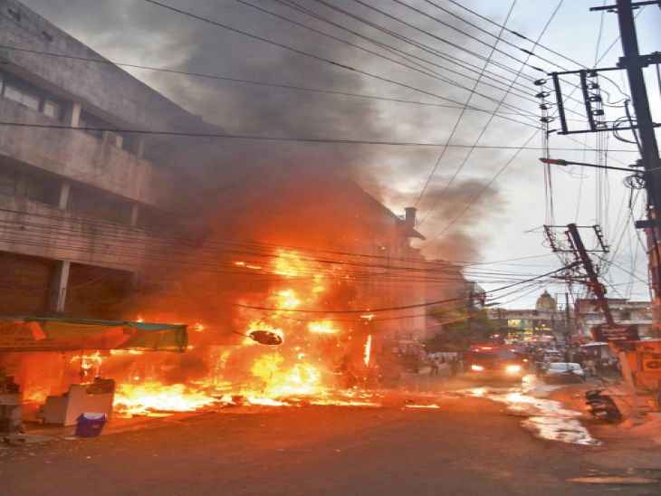 Bhopal Fire Inferno: 4 Shops Gutted in Madhya Pradesh! news image