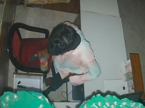 Ratlam Shocker: Thief Steals 40,000! CCTV Catches Crime news image